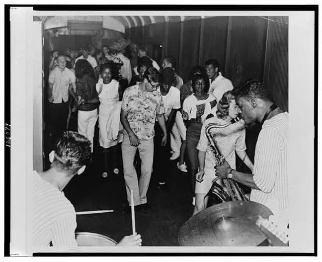 Teenagers dancing in 1962, from the Costume Lens reference collection